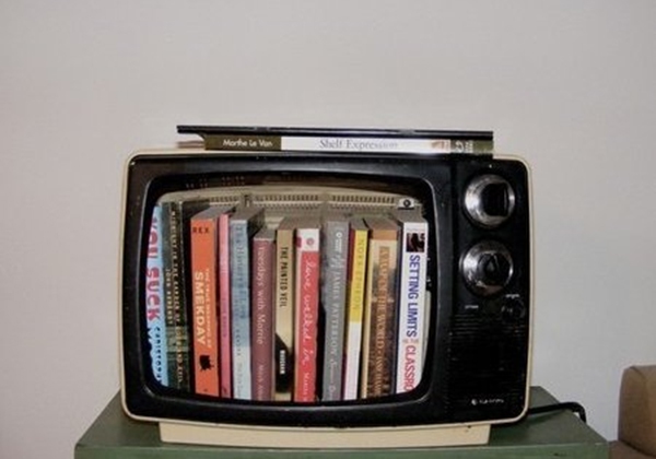 5 ý tưởng bất ngờ biến tivi cũ thành đồ dùng hữu dụng  3