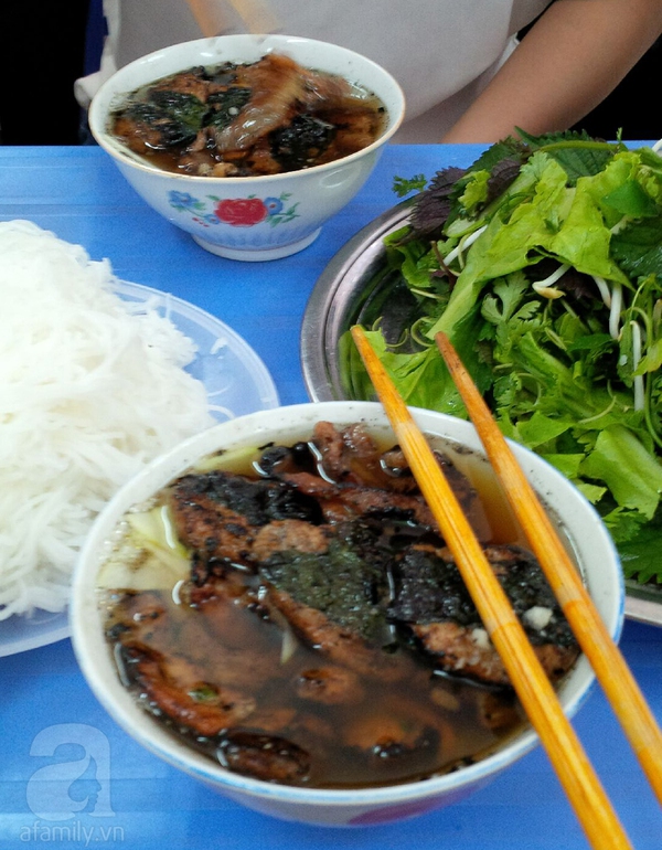 Bún chả ngon miễn chê ở dốc Hàng Than 2