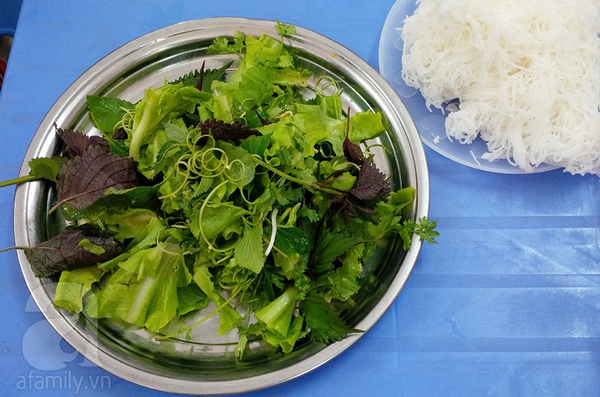 Bún chả ngon miễn chê ở dốc Hàng Than 3