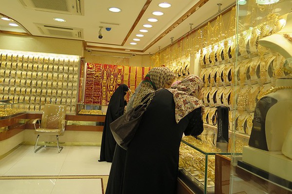 Khám phá khu chợ bán vàng theo... cân ở Dubai 2