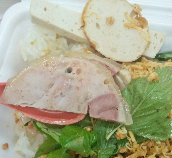 Gh&eacute; thăm qu&aacute;n x&ocirc;i mặn cực ngon của mẹ Angela Phương Trinh 6