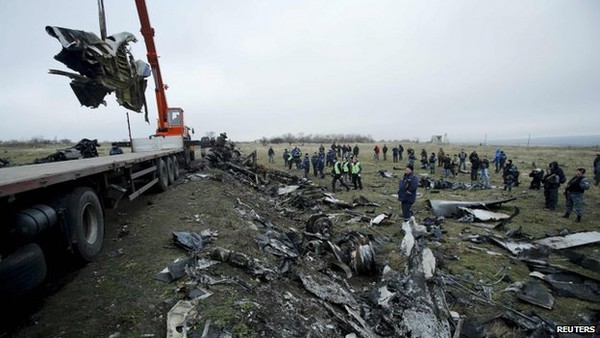 Điều tra nguyên nhân thảm kịch MH17 từ những mảnh vỡ máy bay 2