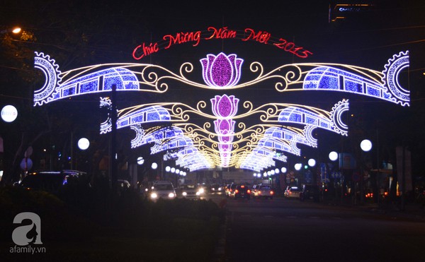 Hà Nội - Sài Gòn lung linh, rực rỡ trước thềm năm mới 2015 17