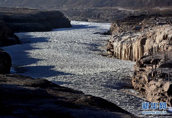 Chiêm ngưỡng thác nước hóa băng đẹp mê hồn ở Trung Quốc  6