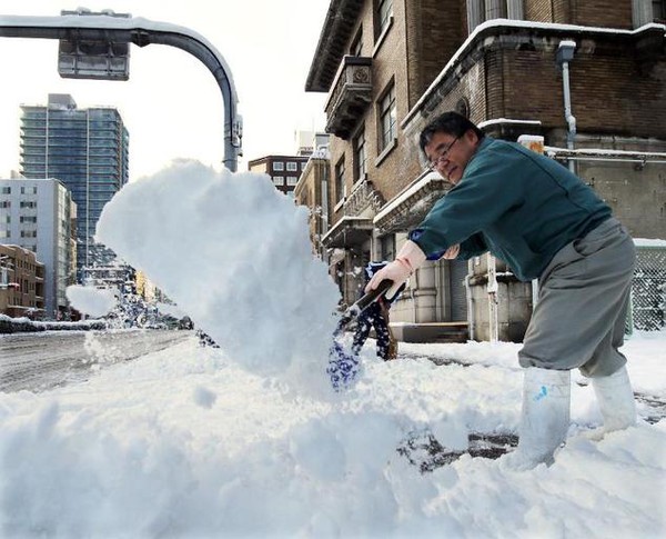 Nhật Bản: Sinh hoạt ảnh hưởng nghiêm trọng vì tuyết rơi dày đặc 2
