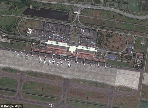 Máy bay AirAsia bất ngờ phát ra tiếng nổ lớn khi chuẩn bị cất cánh 2