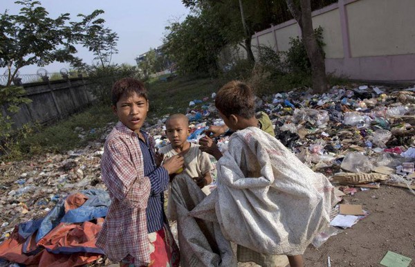 Myanmar: Trẻ em đường phố phải hít keo để quên đi cơn đói  2