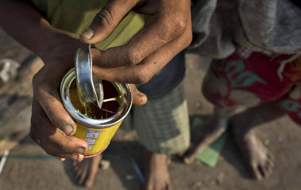 Myanmar: Trẻ em đường phố phải hít keo để quên đi cơn đói  3