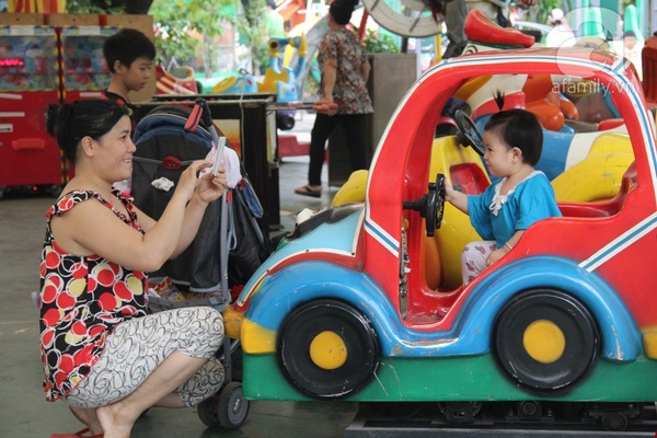 Sài Gòn: Giá vé tăng cao, các khu vui chơi vẫn đông khách 13