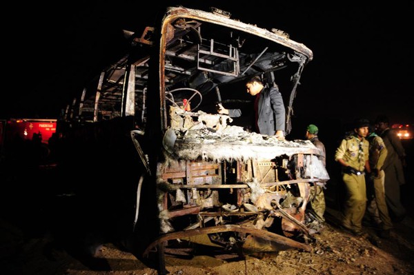 Tai nạn xe buýt thảm khốc ở Pakistan, ít nhất 62 người thiệt mạng 1