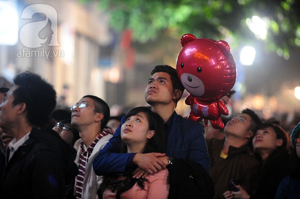 Pháo hoa rực sáng bầu trời chào đón năm mới Ất Mùi 2015 14 Pháo hoa rực sáng bầu trời chào đón năm mới Ất Mùi 2015 14