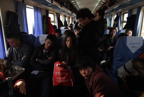 Trung Quốc: Cuộc đua trên mạng vì vé tàu Tết 1