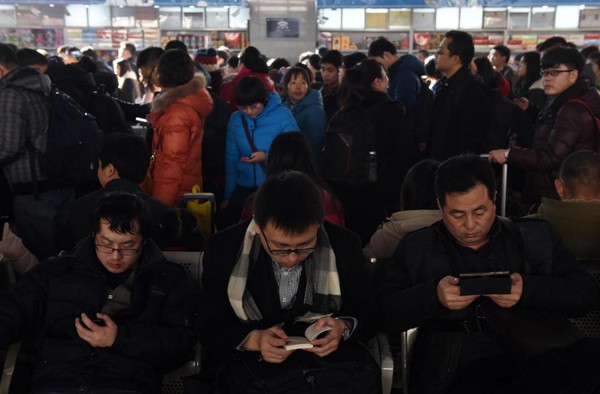 Trung Quốc: Cuộc đua trên mạng vì vé tàu Tết 2
