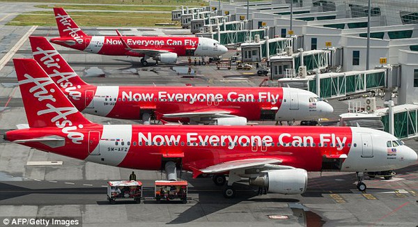 Hàng loạt hành khách nôn mửa trên máy bay của hãng AirAsia 3