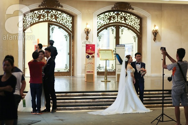 bi hài chuyện mùa cưới ở Hà Nội: 1 mét vuông chục cô dâu tranh nhau chụp ảnh