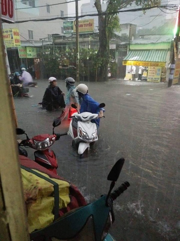 Sài Gòn sau mưa lớn