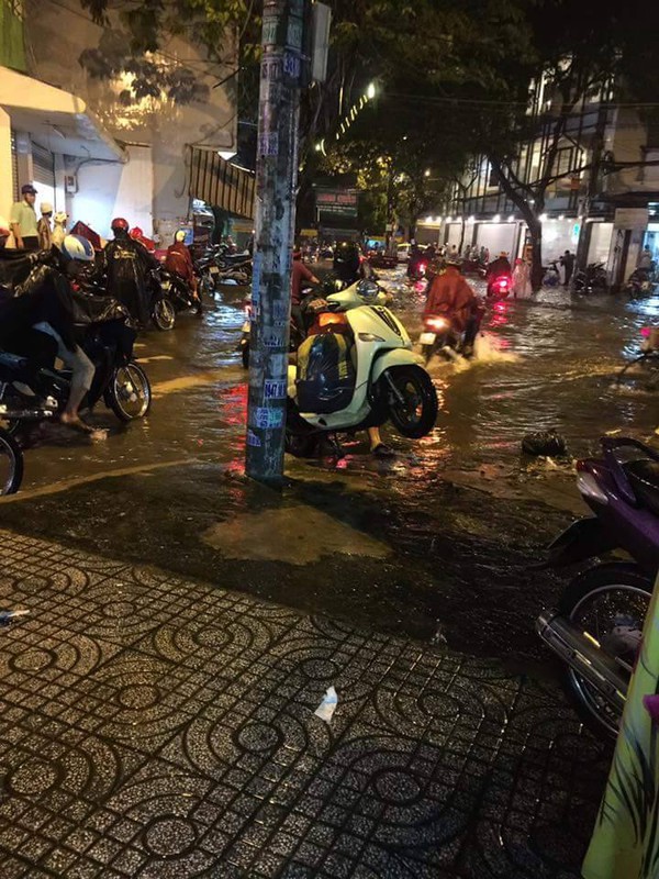 Sài Gòn sau mưa lớn Sài Gòn sau mưa lớn