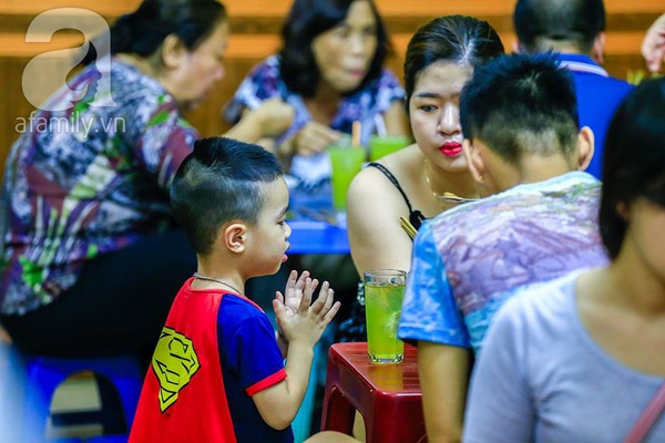 bánh đúc nóng Lê Ngọc Hân