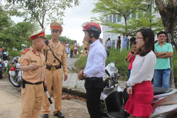 bé Dũng bị ung thư mơ làm CSGT