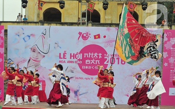 Lễ hội hoa anh đào 2016