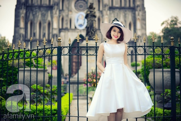 Ngỡ ngàng với bộ ảnh quý cô Sài Gòn lãng mạn bên hoa loa kèn tháng 4 Ngỡ ngàng với bộ ảnh quý cô Sài Gòn lãng mạn bên hoa loa kèn tháng 4