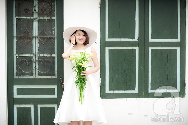 Ngỡ ngàng với bộ ảnh quý cô Sài Gòn lãng mạn bên hoa loa kèn tháng 4 Ngỡ ngàng với bộ ảnh quý cô Sài Gòn lãng mạn bên hoa loa kèn tháng 4