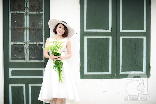 Ngỡ ngàng với bộ ảnh quý cô Sài Gòn lãng mạn bên hoa loa kèn tháng 4 Ngỡ ngàng với bộ ảnh quý cô Sài Gòn lãng mạn bên hoa loa kèn tháng 4