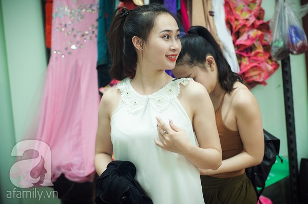 Một ngày của cô giáo dạy belly-dance có gương mặt như chị em song sinh với hoa hậu Thu Thảo  Một ngày của cô giáo dạy belly-dance có gương mặt như chị em song sinh với hoa hậu Thu Thảo