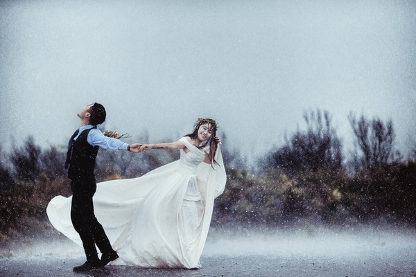 chụp ảnh cưới trời mưa bão