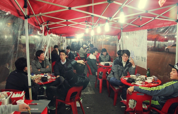 Những chiếc lều ăn đêm nổi tiếng trong phim Hàn 7