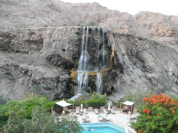 Đi tắm hồ giữa m&ugrave;a đ&ocirc;ng lạnh gi&aacute; 16