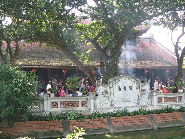 Địa điểm nổi tiếng linh thiêng để đi lễ đầu năm ở Hà Nội 6