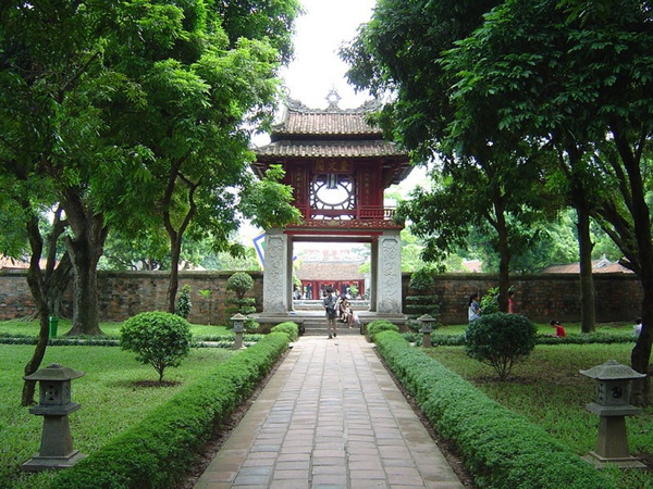 Địa điểm nổi tiếng linh thiêng để đi lễ đầu năm ở Hà Nội 5