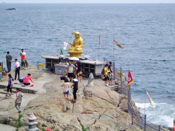 Chiêm ngưỡng ngôi chùa bên bờ biển đẹp nhất Hàn Quốc 11