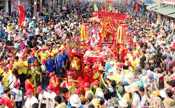 Tháng Giêng hành hương qua 3 ngôi chùa Bà nổi tiếng miền Nam 1