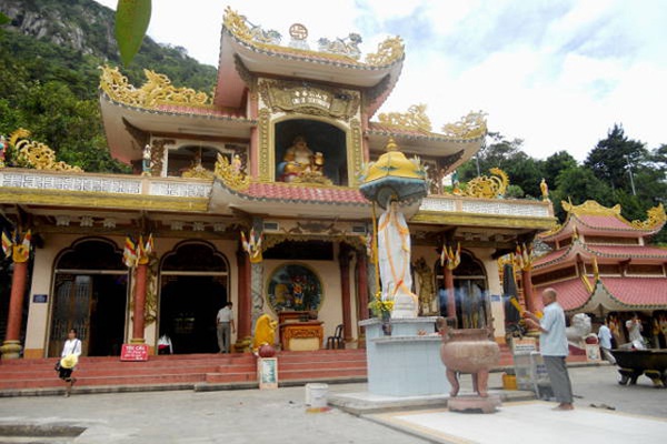 Tháng Giêng hành hương qua 3 ngôi chùa Bà nổi tiếng miền Nam 2