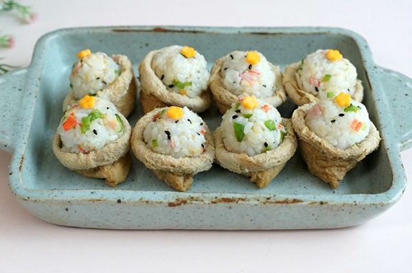 Lạ miệng thơm ngon sushi đậu hũ chiên kiểu Hàn 1