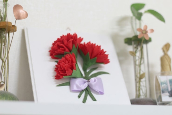 Tự chế tranh hoa cẩm chướng đỏ trang trí nhà xinh 14