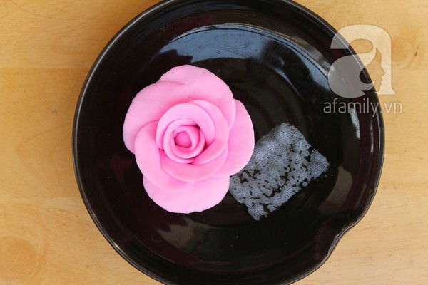 Cách đơn giản làm hoa hồng chocolate lãng mạn  23