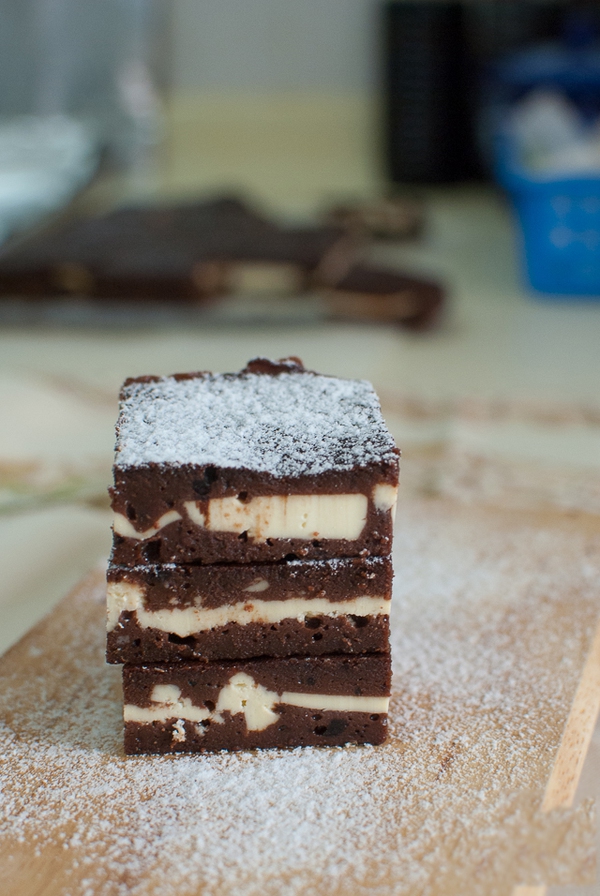 Bánh chocolate kẹp phô mai thơm mềm hấp dẫn 14