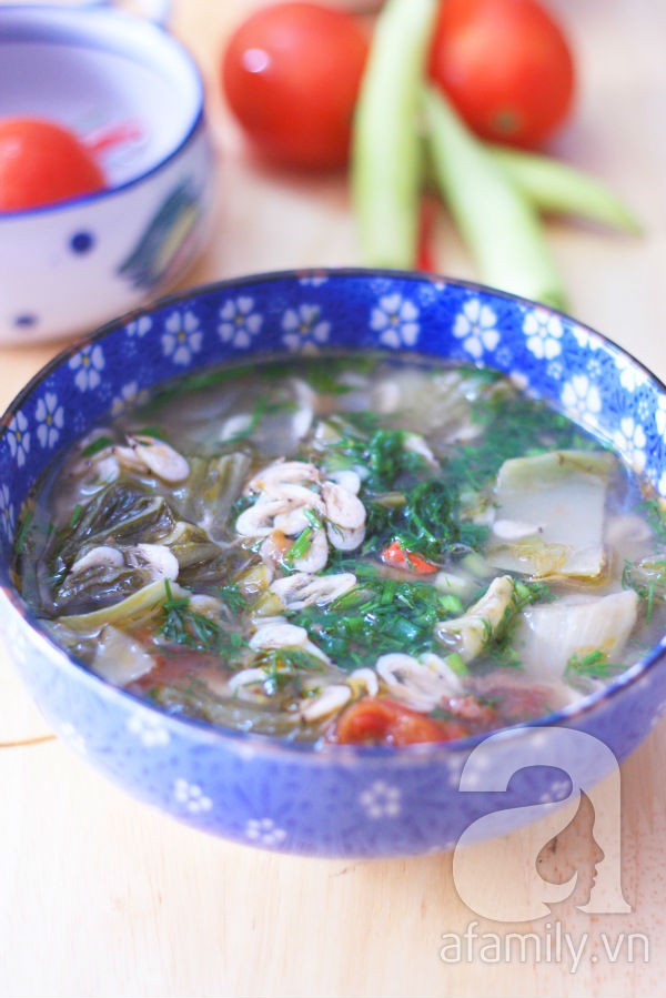 Canh dưa chua nấu tép