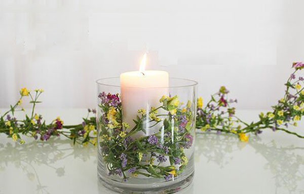 Cắm hoa với nến