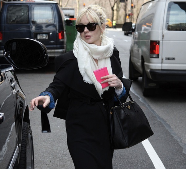 Nh&igrave;n lại nhan sắc 