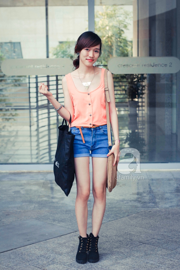 Ngắm street style tương đồng của ph&aacute;i đẹp S&agrave;i G&ograve;n v&agrave; Singapore 13