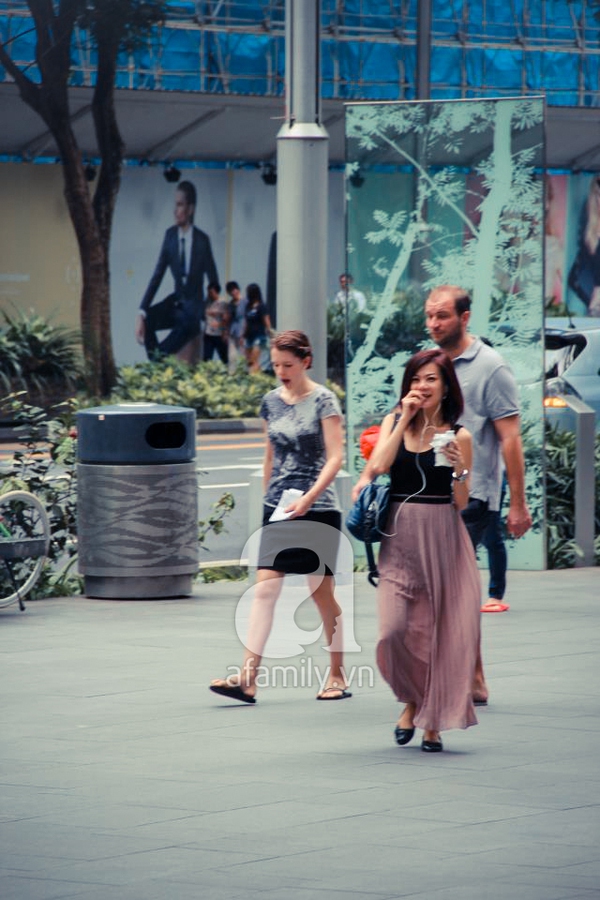 Ngắm street style tương đồng của ph&aacute;i đẹp S&agrave;i G&ograve;n v&agrave; Singapore 18