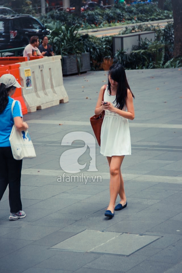 Ngắm street style tương đồng của ph&aacute;i đẹp S&agrave;i G&ograve;n v&agrave; Singapore 19