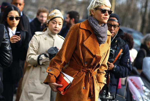 Street style thanh lịch và bay bổng tại Paris Fashion Week 1