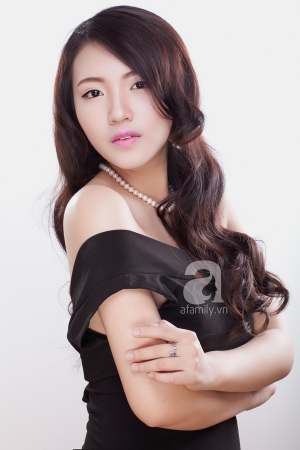 Học phong cách trang điểm môi hồng, lông mày nâu của Yoon Eun Hye 6