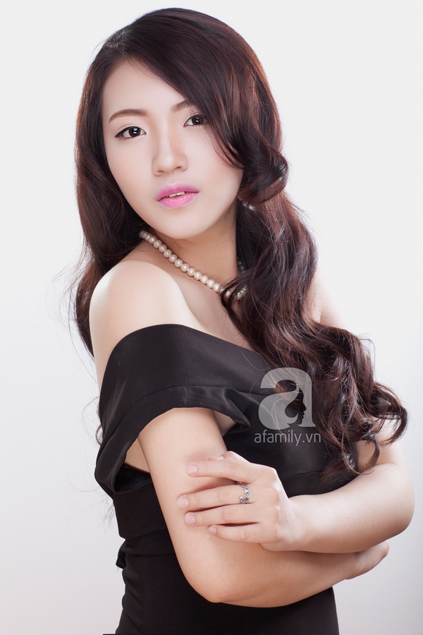 Học phong c&aacute;ch trang điểm m&ocirc;i hồng, l&ocirc;ng m&agrave;y n&acirc;u của Yoon Eun Hye 6
