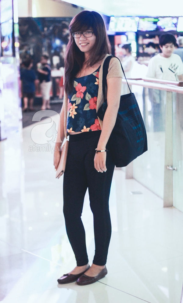 Dạo quanh S&agrave;i G&ograve;n ngắm street style đầu hạ 13